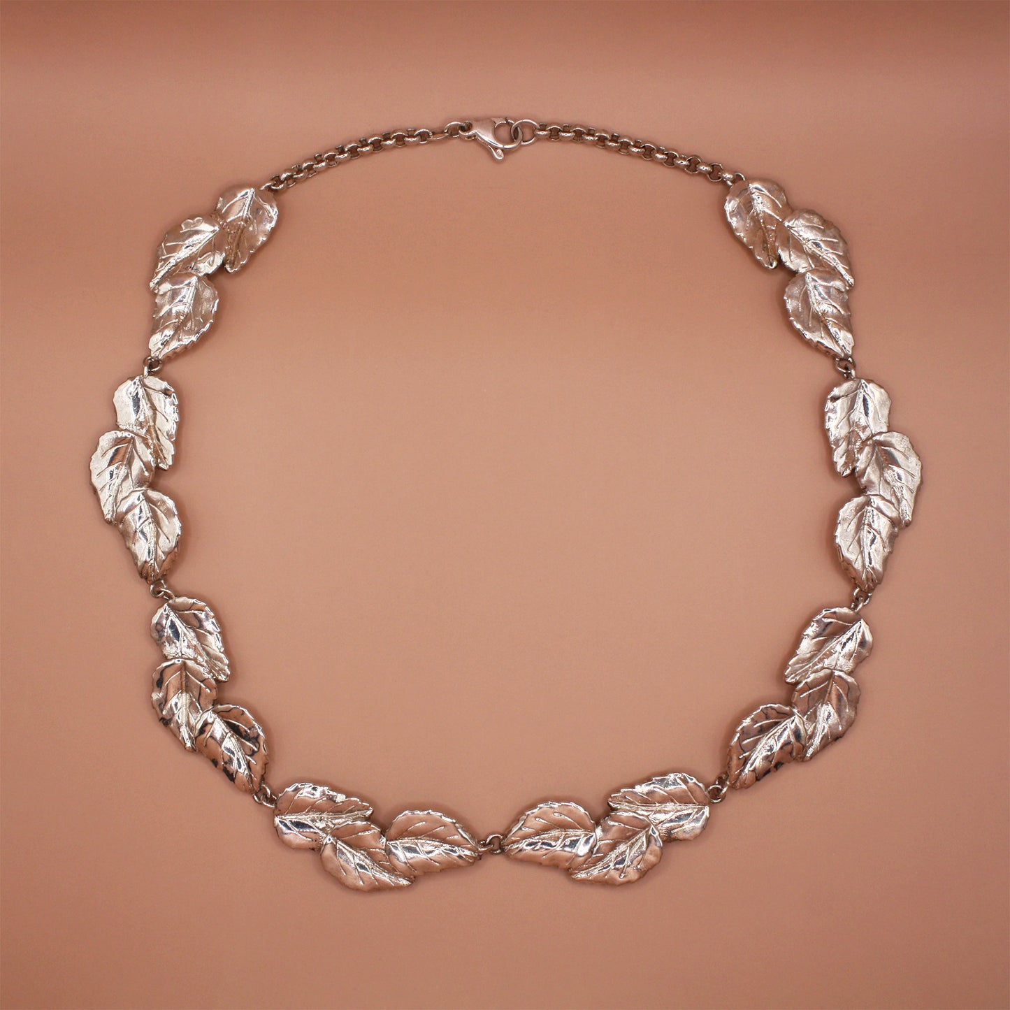Collana foglie