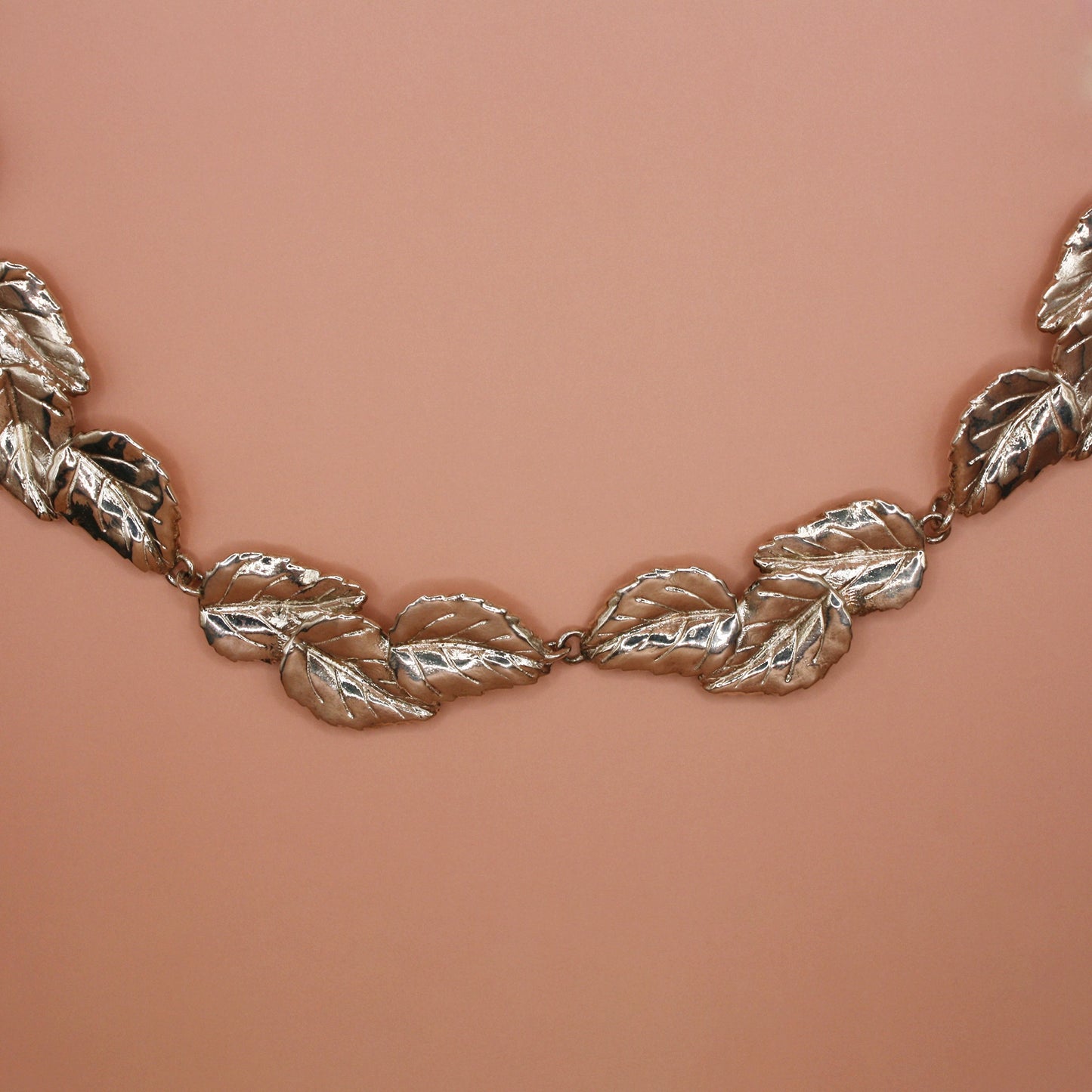 Collana foglie