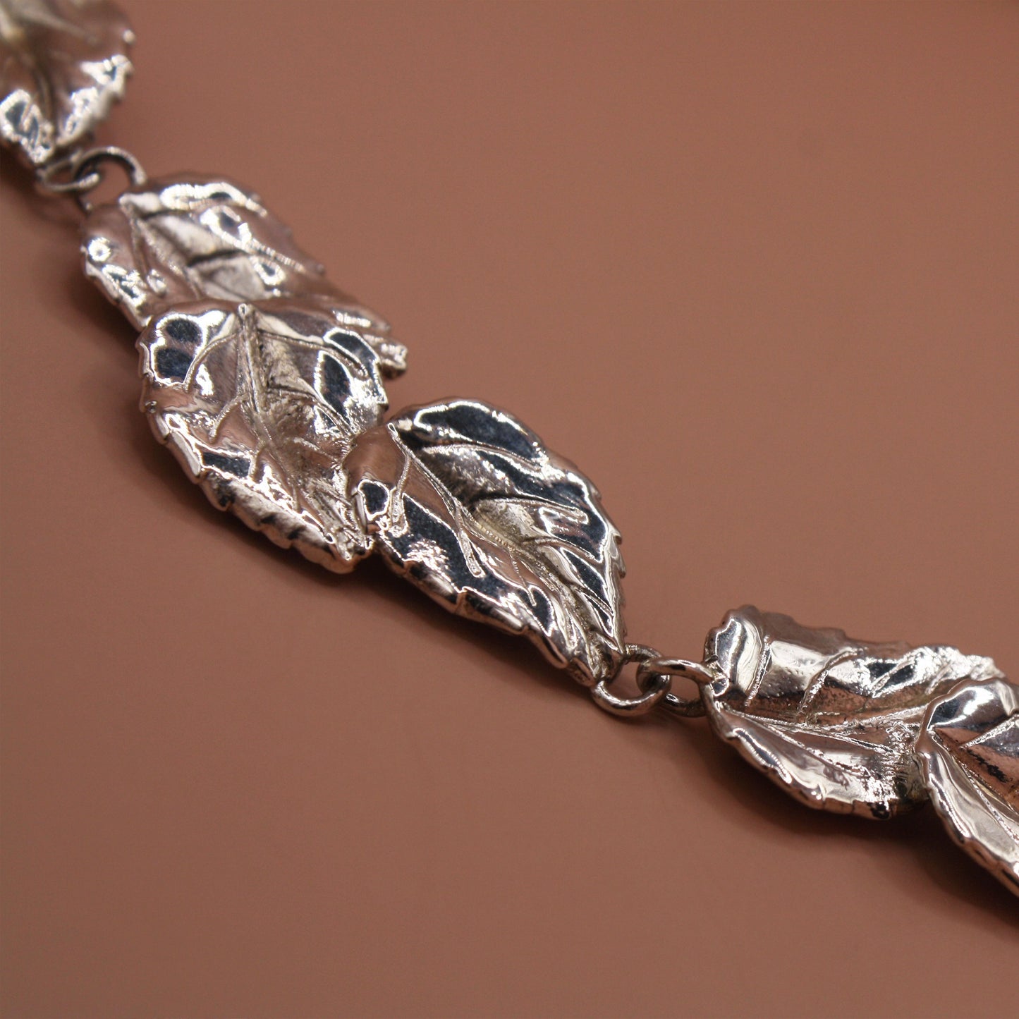 Collana foglie